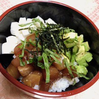 マグロ＆アボカド＆長芋の3色漬け丼